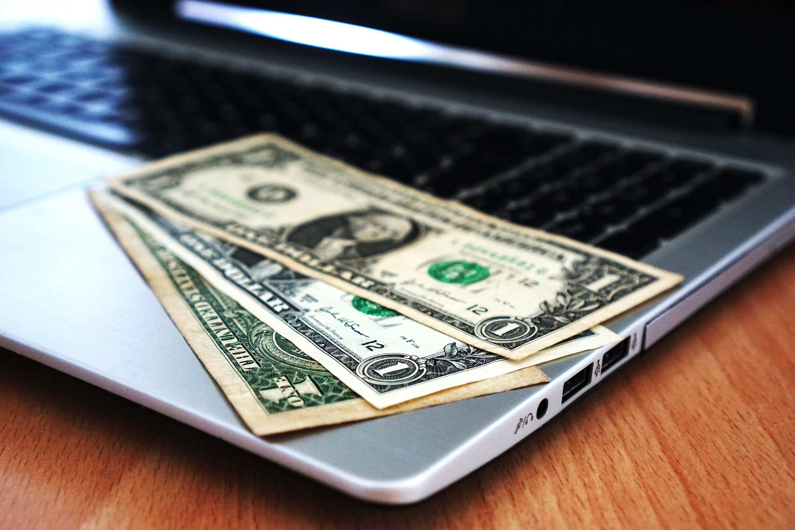 Read more about the article 7 modalități de a câștiga bani online